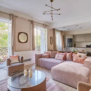 https://exceptionnel-appartement-concorde-madeleine-malesherbes.fr-paris.fr
